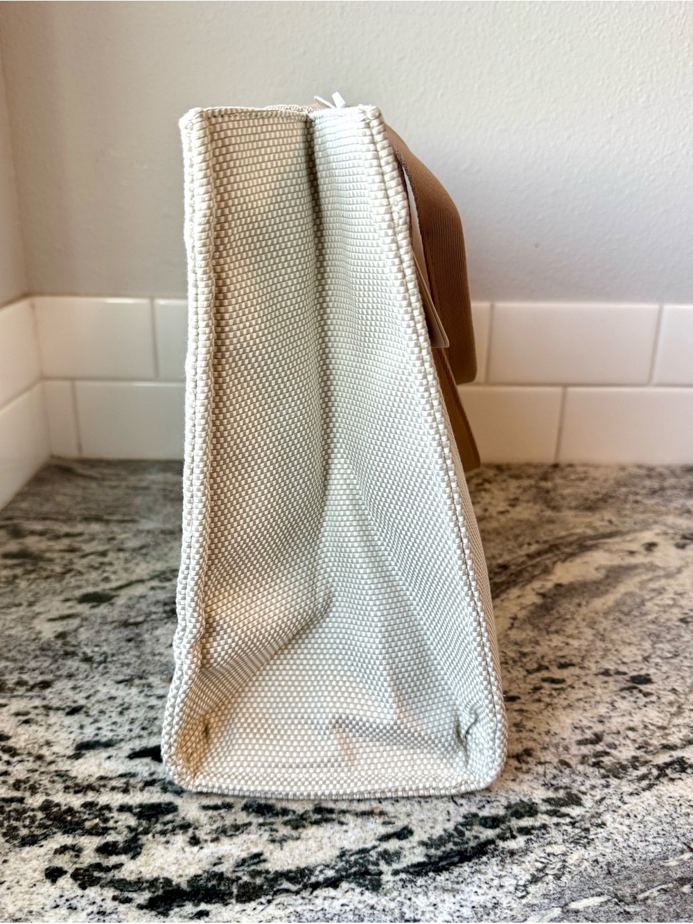 Lululemon Two-Tone Canvas Tote Bag 10L. Mojave Tan / Light Ivory. NWT. - Picture 4 of 6